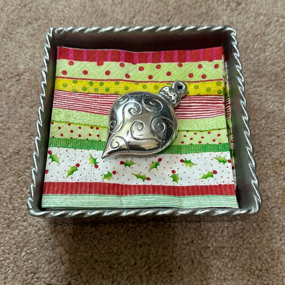 MARIOSA CHRISTMAS NAPKIN HOLDER